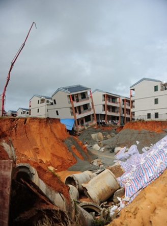 混凝土、民房傾斜