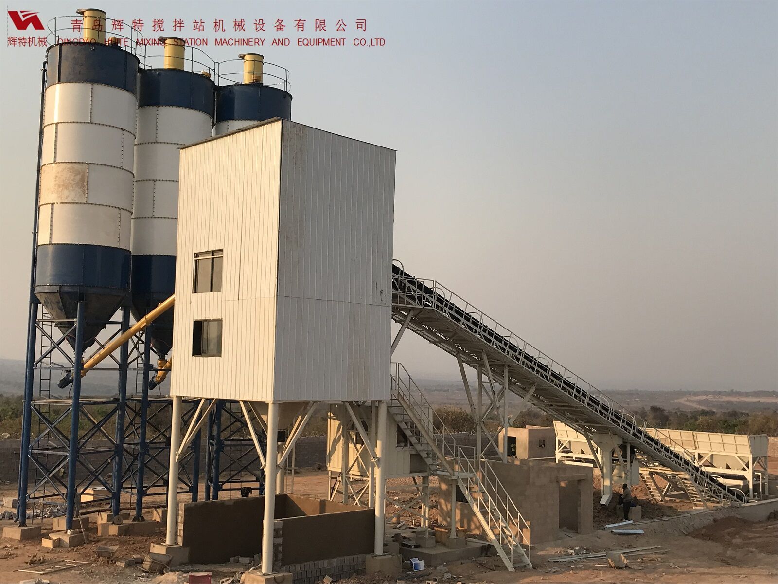 輝特混凝土攪拌站HZS120采用國(guó)內(nèi)外知名品牌，大大降低了設(shè)備故障率