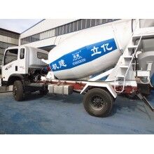 專業(yè)生產(chǎn)小型混凝土罐車，億立實(shí)業(yè)2m3攪拌罐車