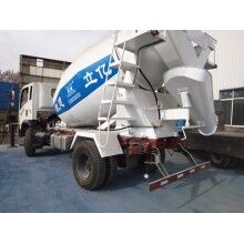 5m3混凝土罐車最新價(jià)格，億立攪拌罐車廠家直銷